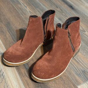 Bos. & Co. | Brown Sued Ankle Boots | Size 7.5